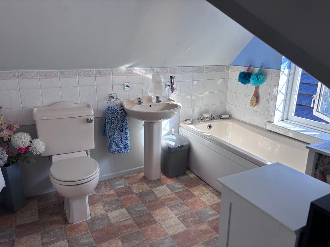 Lower Higham Road, Gravesend, DA12