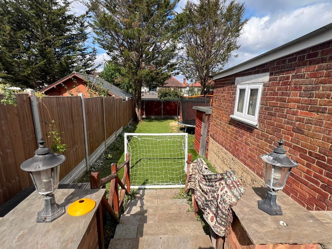 West Ridge Gardens, Greenford, UB6