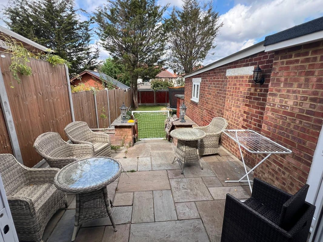 West Ridge Gardens, Greenford, UB6